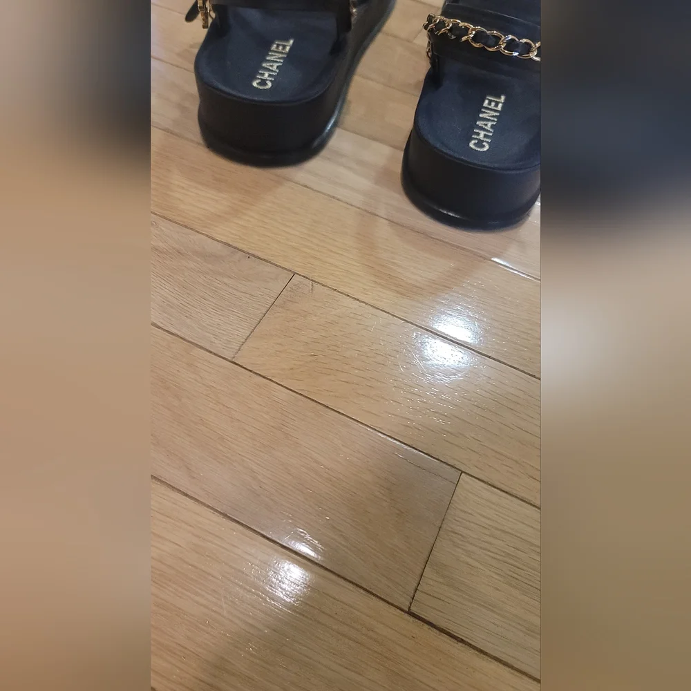 Chanel Veau Black sandals with Gold hardware size 40 - Picture 7 of 9